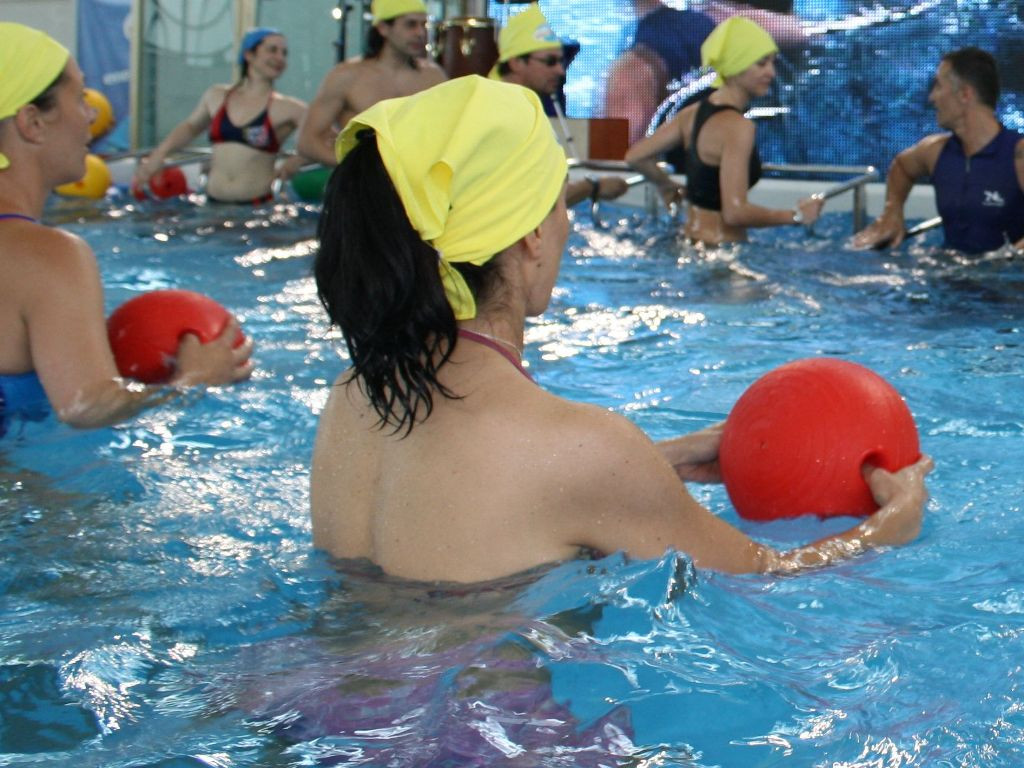 Acquafitness utilizzano la palla